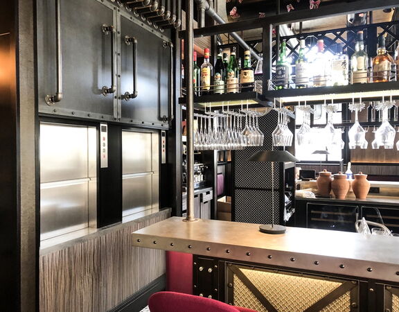 Küchenlift in Bar